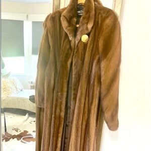 Beautiful Full length Louis Feraud Mink coat. Great condition rarely worn.